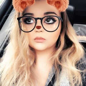 Meet your Posher, Caleigh